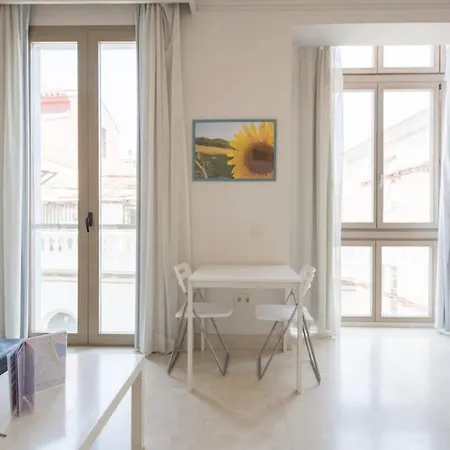 Apartment Bright Studio In The Heart Of