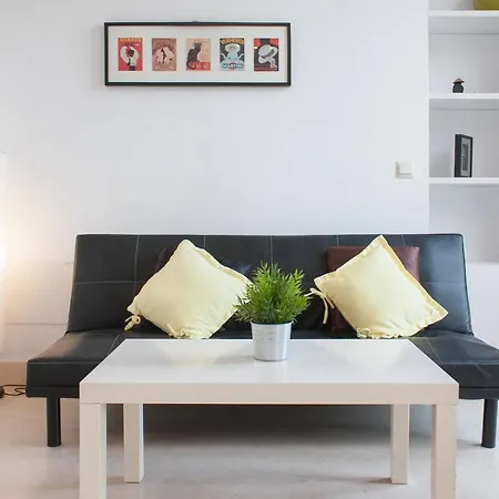 Bright Studio In The Heart Of Apartment